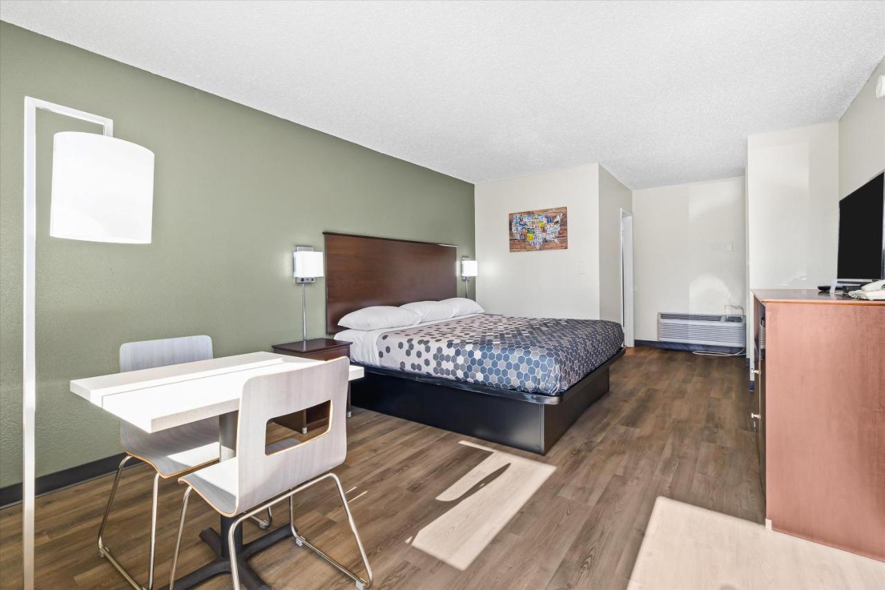Bend Inn & Suites Bagian luar foto