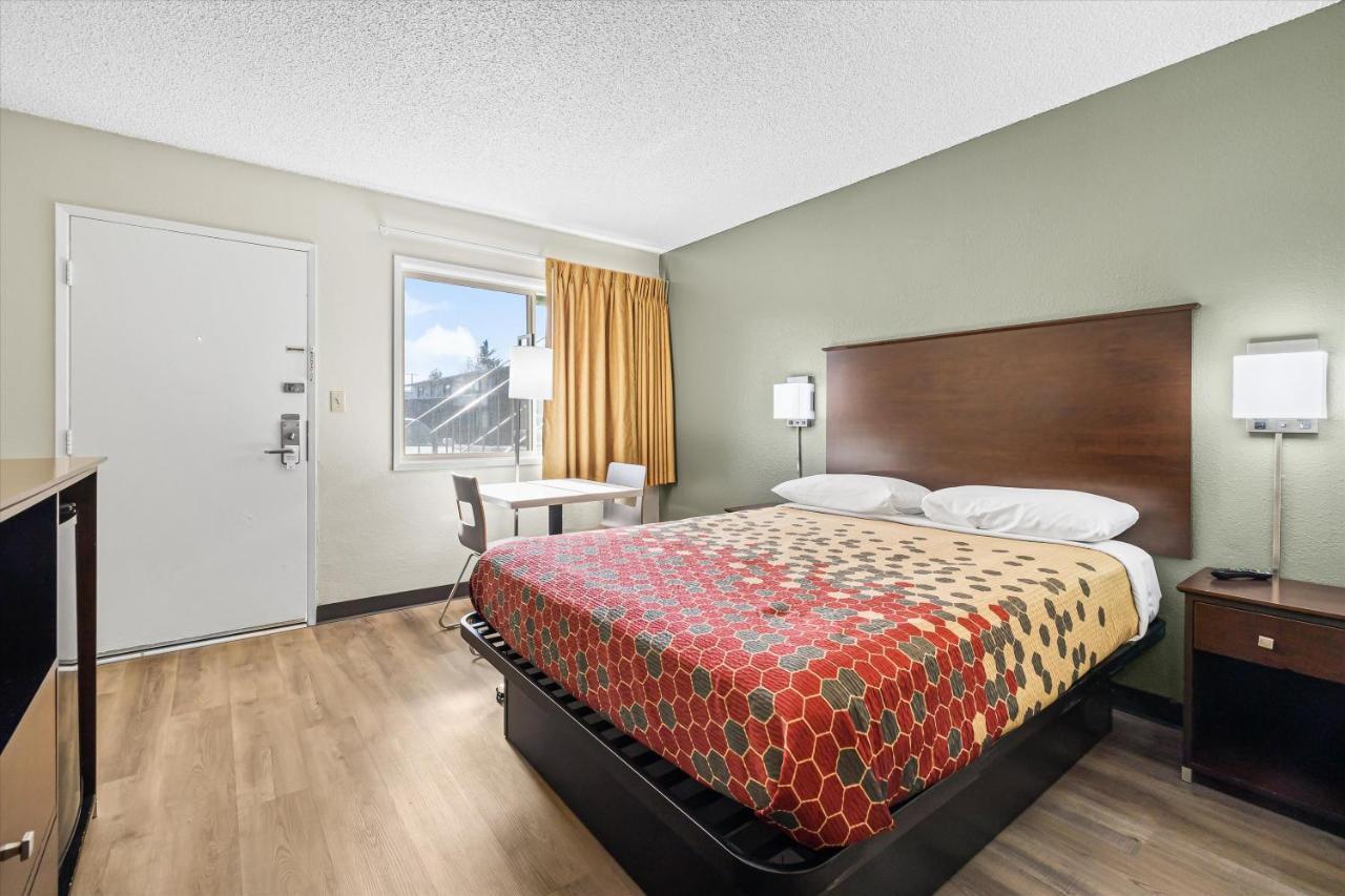 Bend Inn & Suites Bagian luar foto