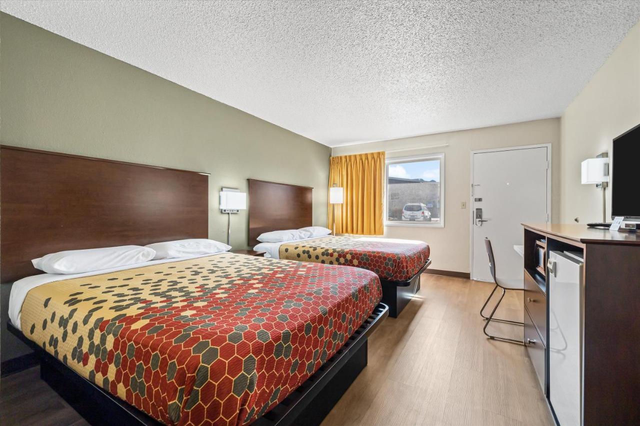 Bend Inn & Suites Bagian luar foto