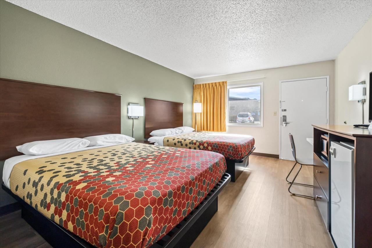 Bend Inn & Suites Bagian luar foto