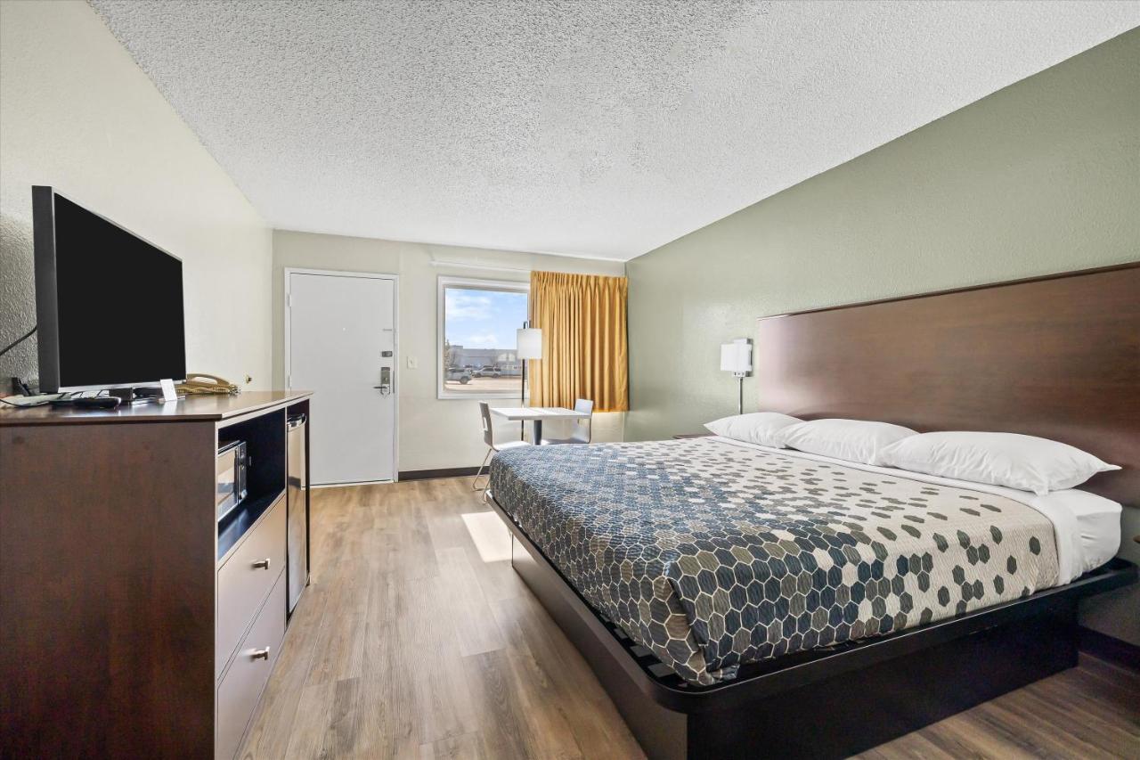 Bend Inn & Suites Bagian luar foto